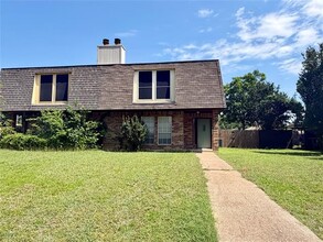 Building Photo - 1301 Lovell Dr
