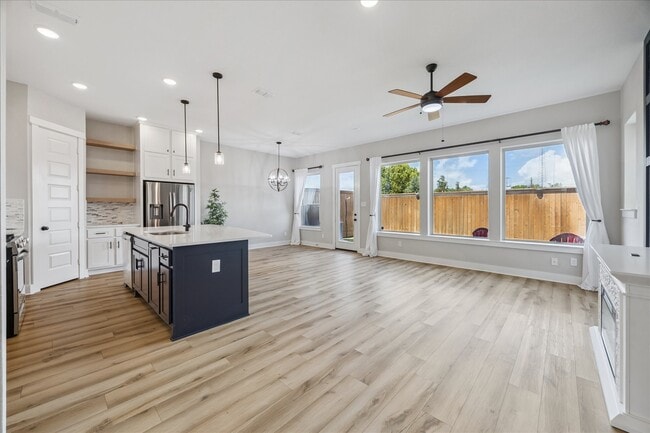 Building Photo - 10942 Brambling Wood Dr