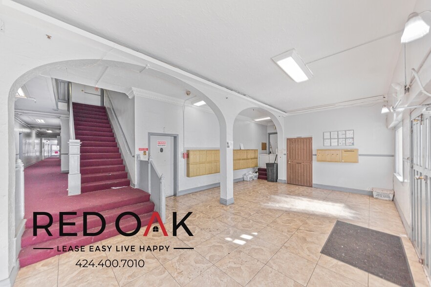 Building Photo - 400 S Kenmore Ave