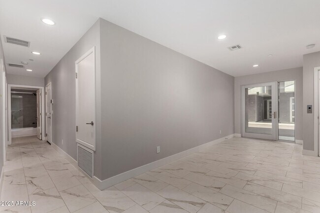 Building Photo - 4525 N 40th St