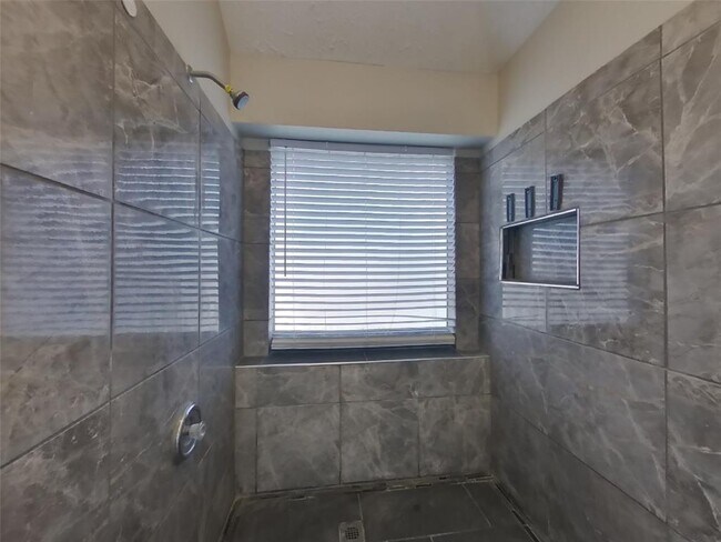 Building Photo - 8711 Croteau Dr