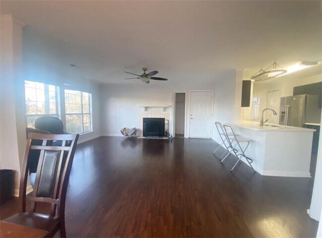 Building Photo - 1119 Sandy Ln Dr