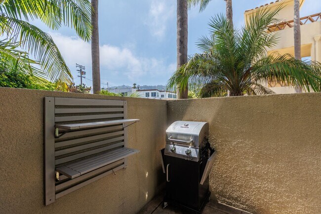Building Photo - Summer Availability -Steps from La Jolla Shores Beach, Fully Furnished!