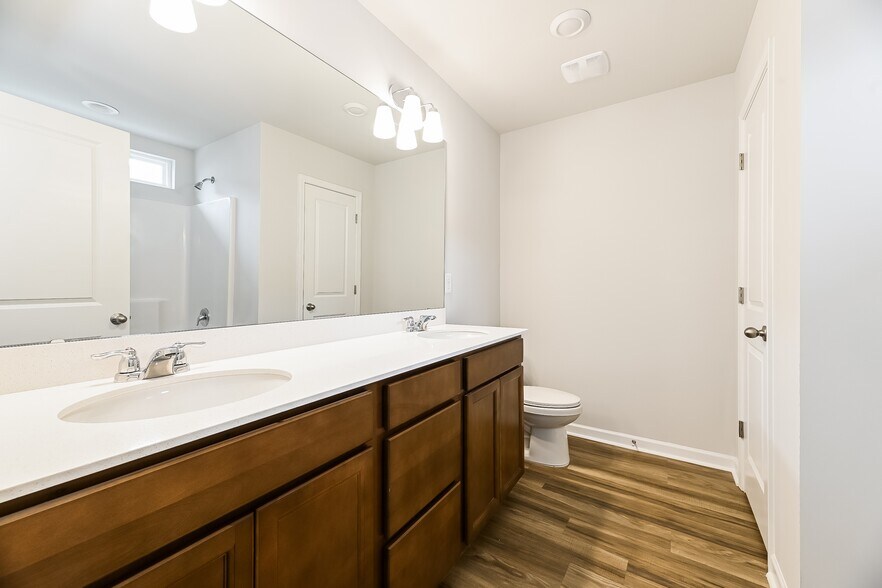 Building Photo - 2808 Summer Townes Wy