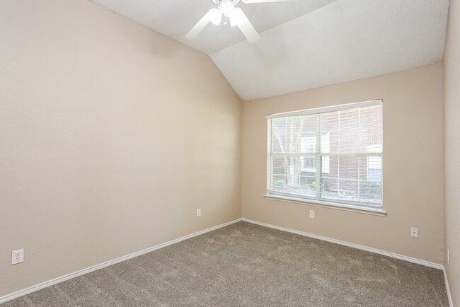 Building Photo - 7401 Glenstone St