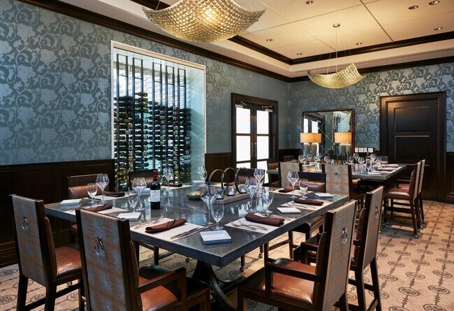 Building Photo - 8988 Lakes Blvd