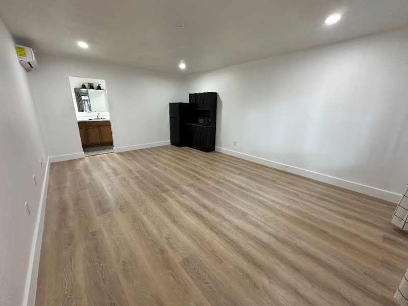 Building Photo - 1078 E White Mountain Blvd