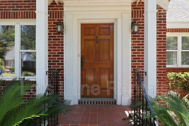 Building Photo - 2043 Wappoo Dr