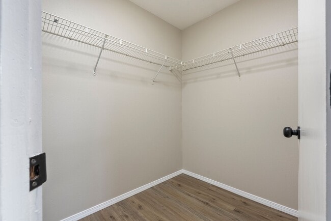 Building Photo - 4 bedroom/2.5 bathroom available in SE Portland