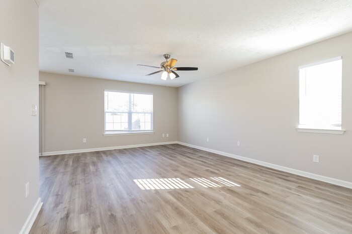 Building Photo - 710 Clear Cir