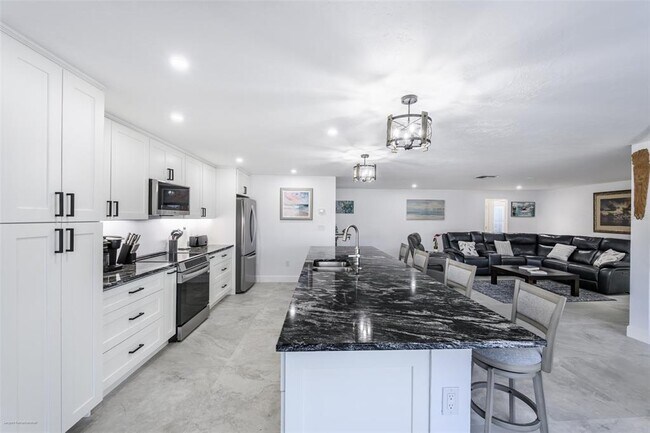 Building Photo - 149 Crescent Dr