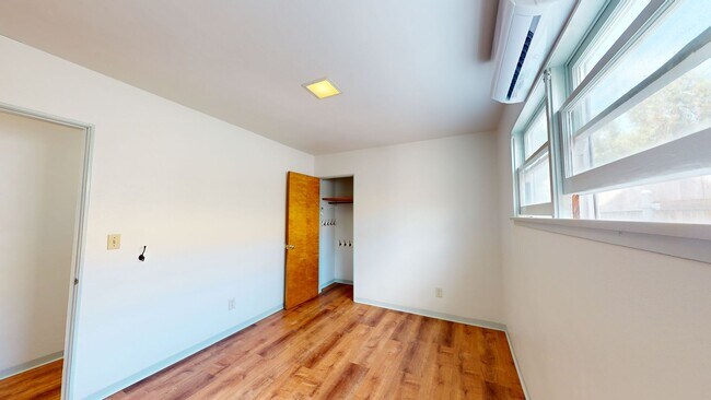 Building Photo - 711 B Ave
