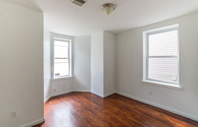Building Photo - 305 N 41st St
