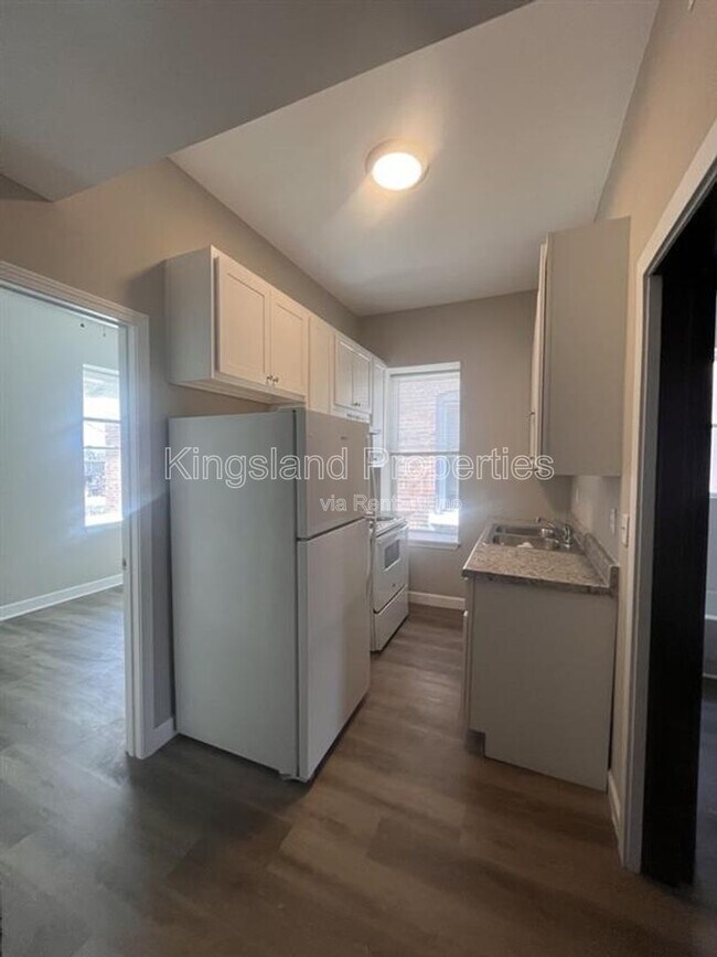 Building Photo - 4578 Evans Ave