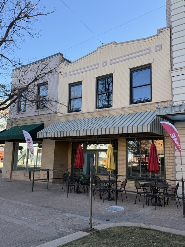 Building Photo - 804 8th St