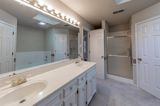 Building Photo - Beautiful Home In South Lubbock! Available...