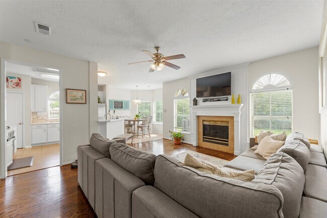 Building Photo - 44 Parkway Pl