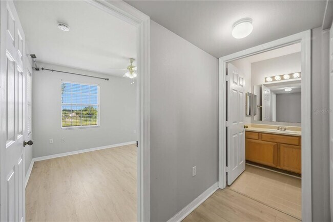 Building Photo - 1195 Villagio Cir