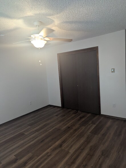 Building Photo - 5417 Eastview St