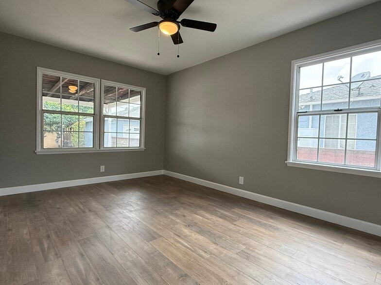 Building Photo - 859 W Carmelita Ave