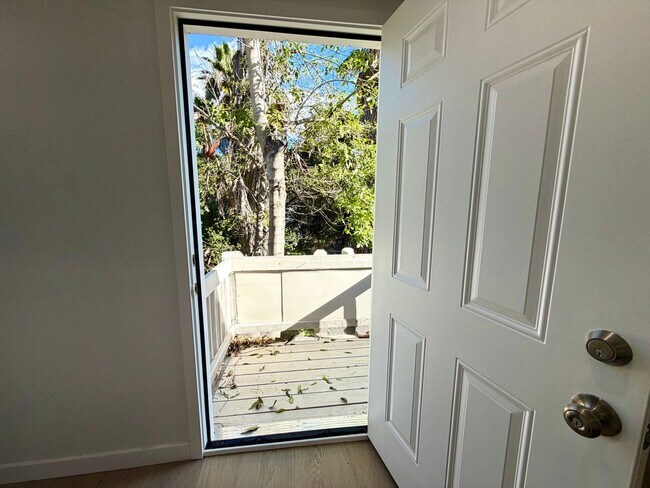 Building Photo - Charming 2 bed 2 bath home in Simi Valley!