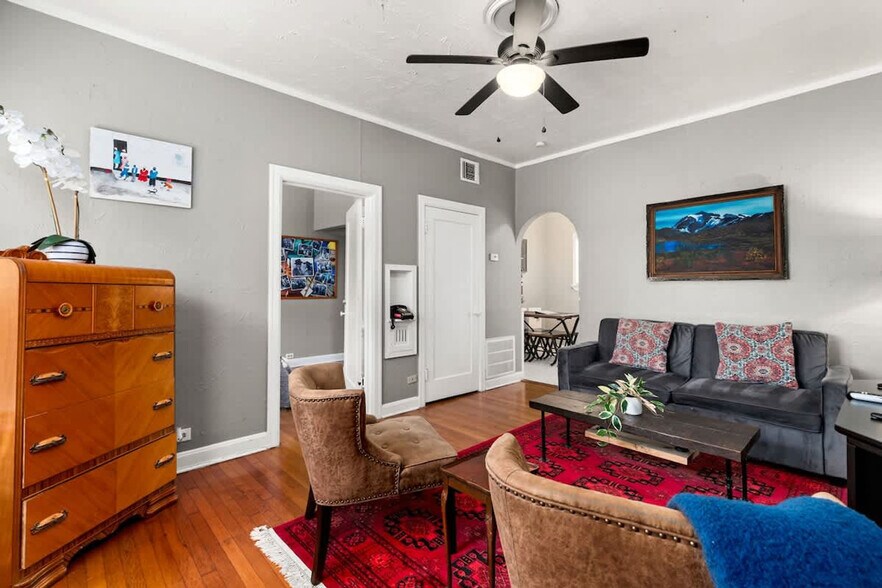 Building Photo - 203 W Magnolia Ave