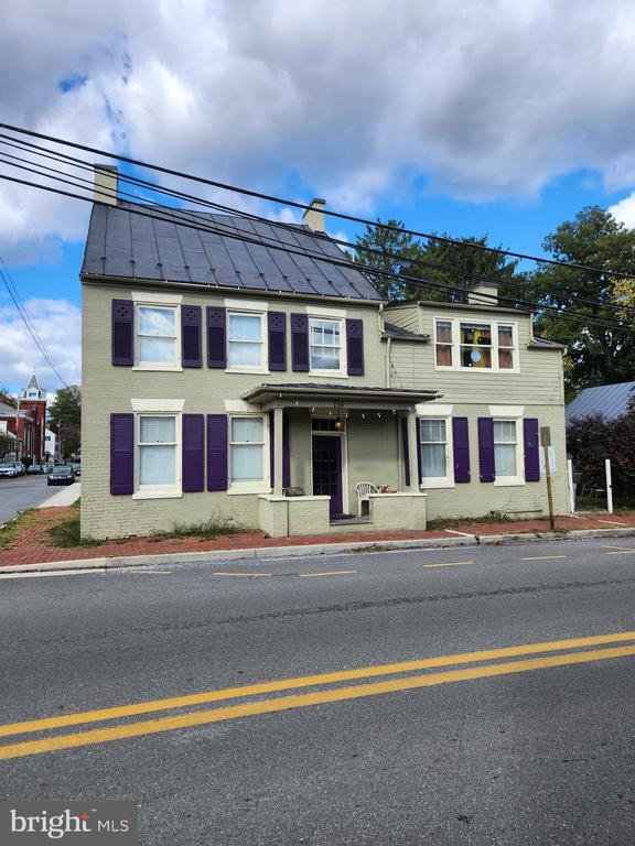 Building Photo - 114 S Princess St