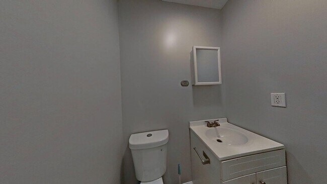 Building Photo - 6032 Walnut St