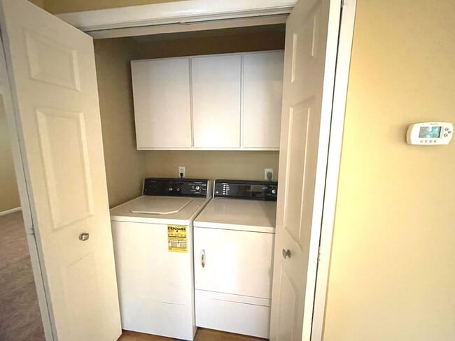 Building Photo - Spacious 2 Bedroom 2 Bathroom Condo in Kalamazoo