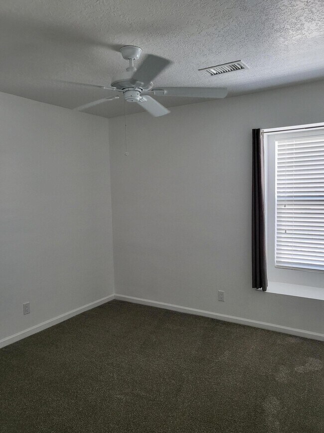 Building Photo - 1724 Powder River Dr NE