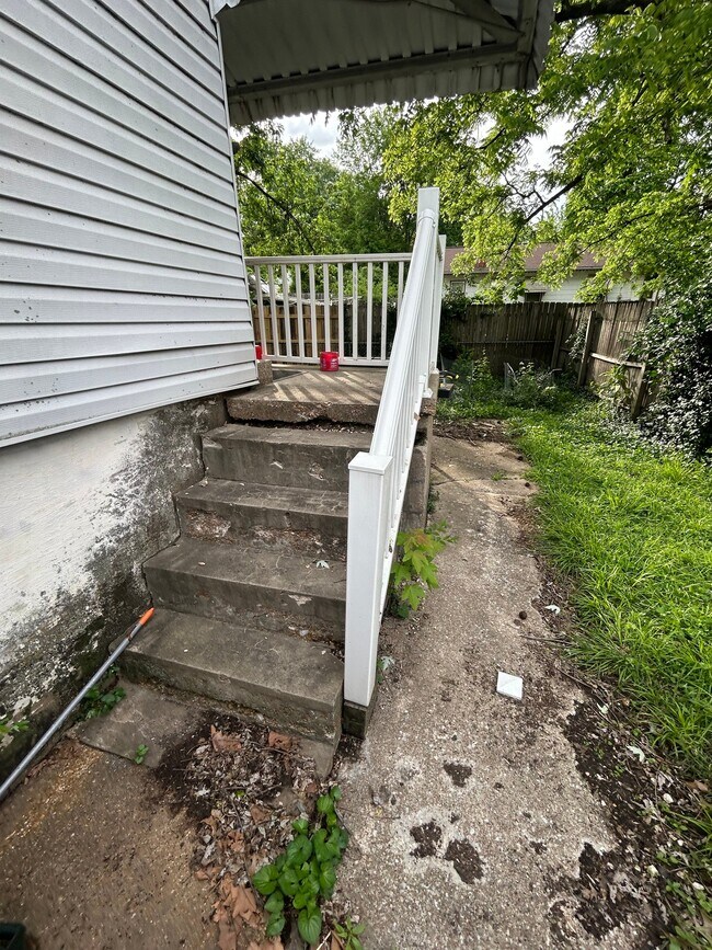 Building Photo - 2425 Wheaton Ave