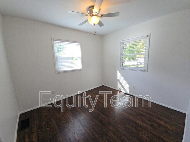 Building Photo - 120 Circle Dr