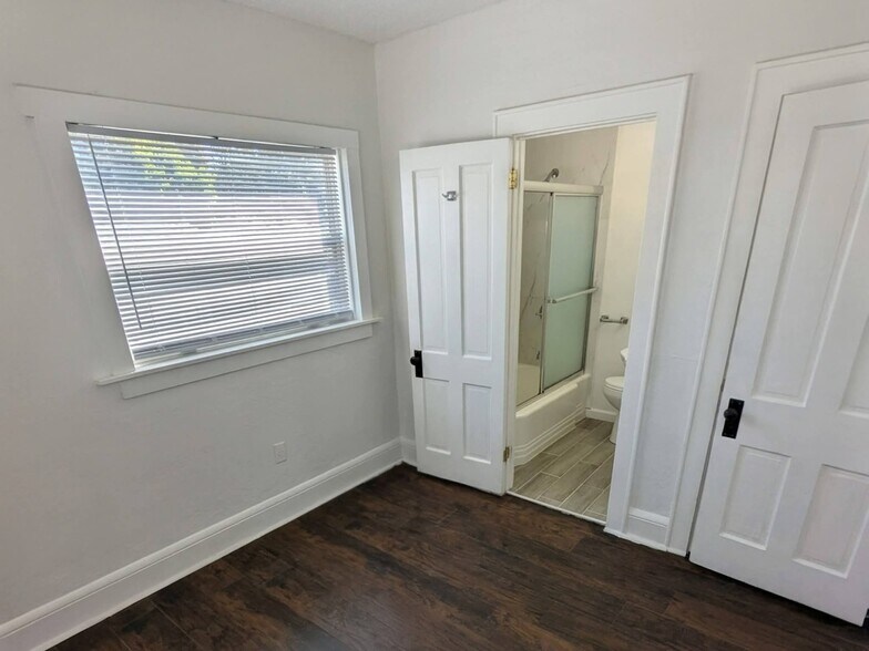 Building Photo - 209 10th St