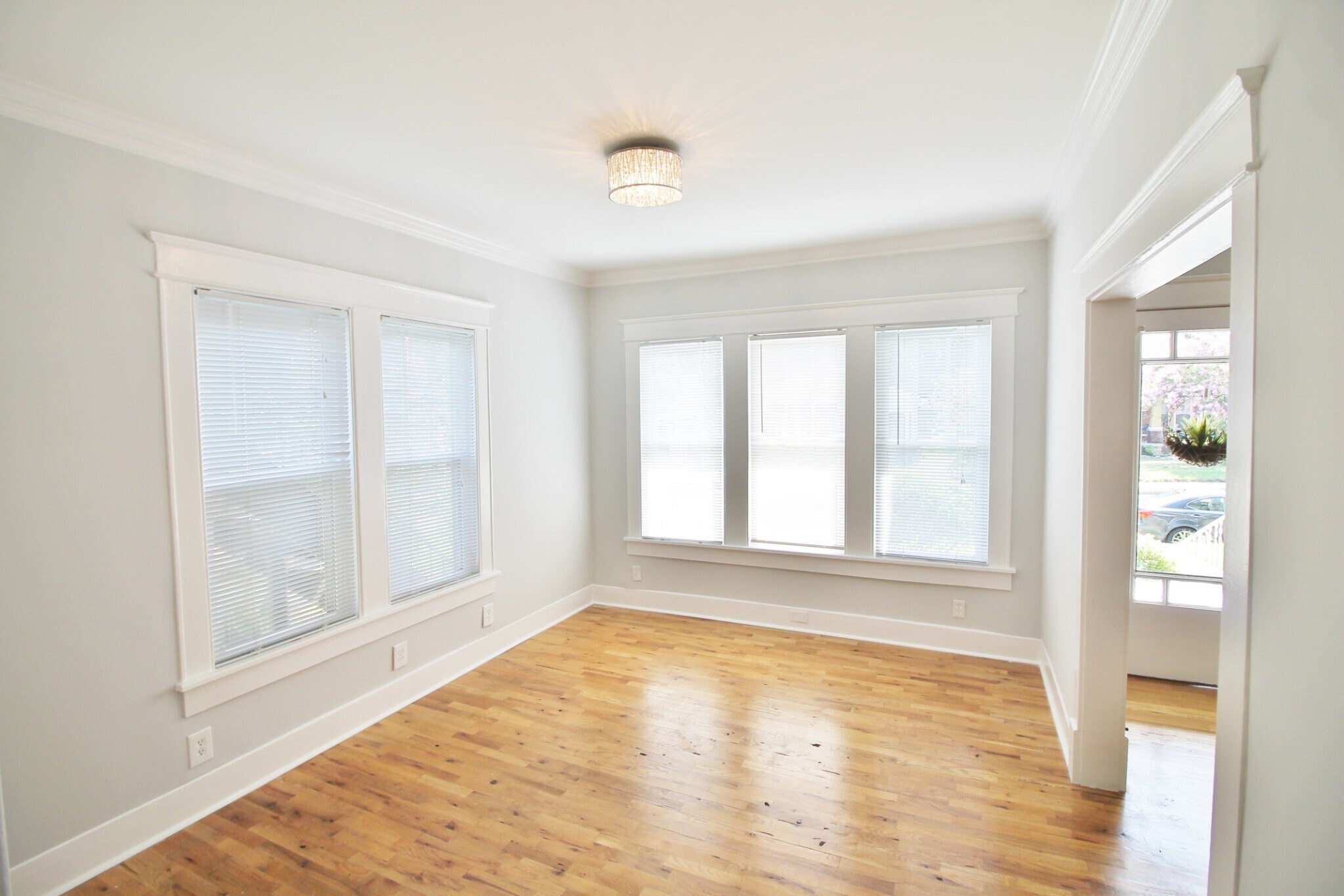Building Photo - 1711 Villa Pl