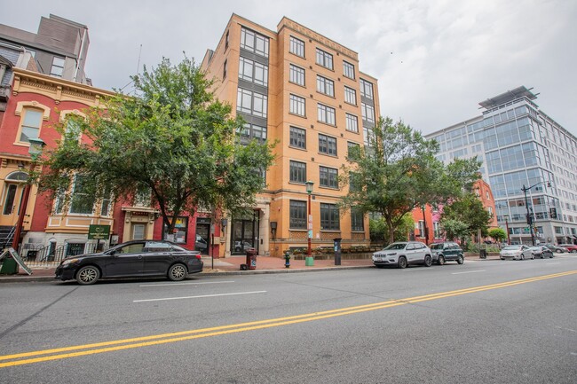 Building Photo - Beautiful 1 BR/1 BA Condo in Chinatown East!