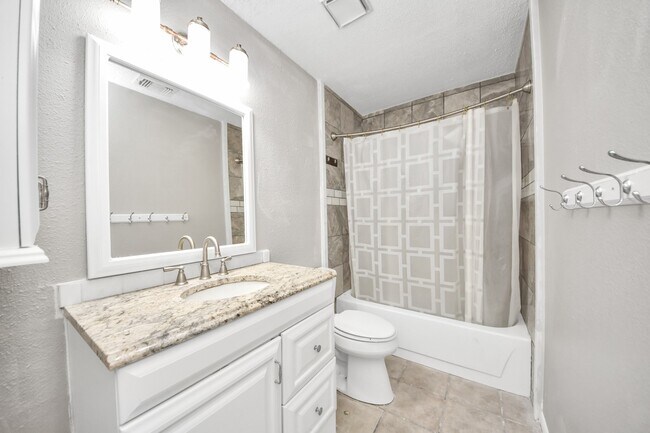 Building Photo - 3402 Hidden Creek Dr