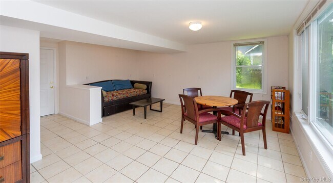 Building Photo - 24 Crescent Dr