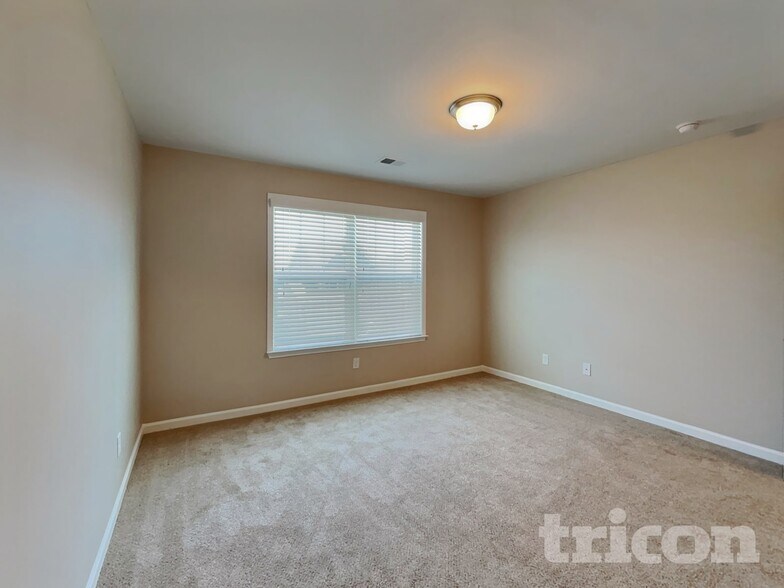 Building Photo - 158 Eventine Way