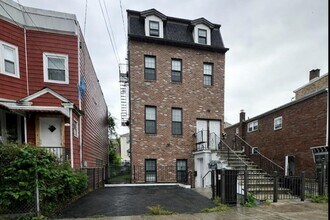 Building Photo - 585 Bramhall Ave