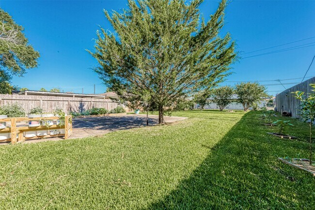 Building Photo - 3426 Bradford St