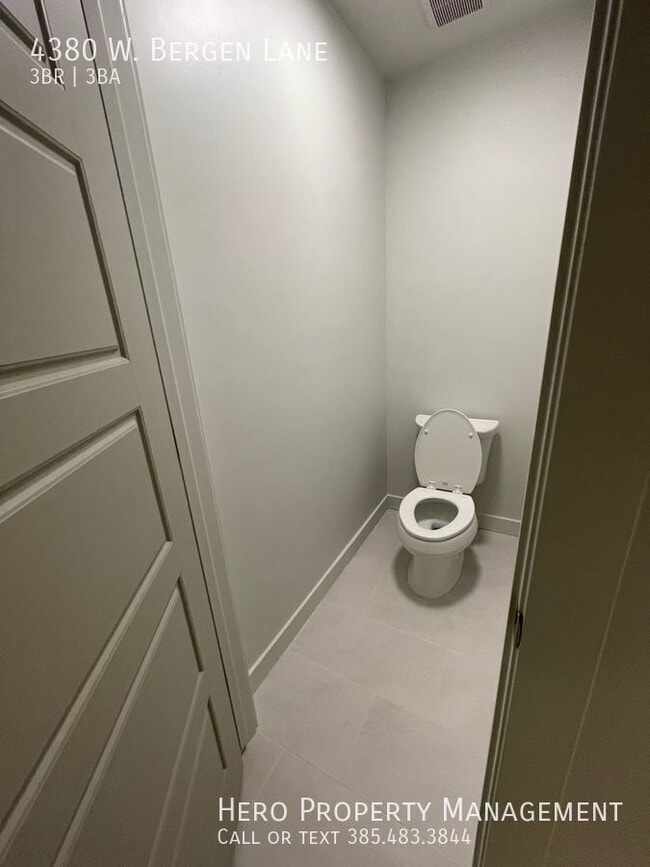 Building Photo - 4380 Bergen Ln