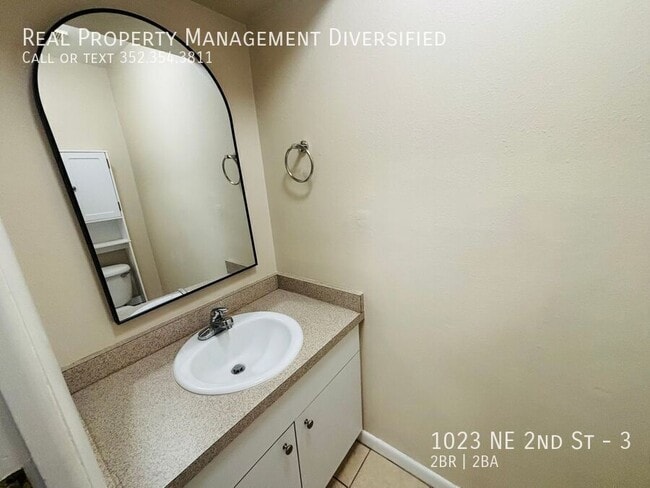 Building Photo - 1023 NE 2nd St