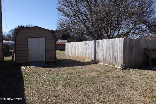Building Photo - 301 Russell Rd