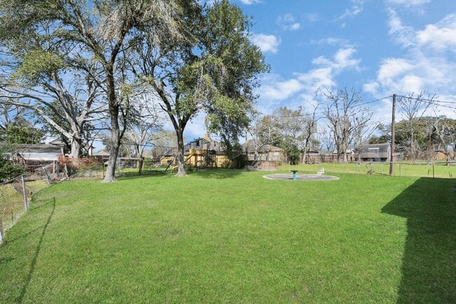 Building Photo - 8105 Lanham Ln