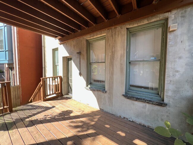 Building Photo - 55 Bright St