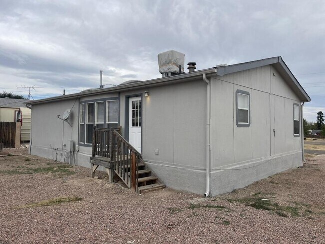 Building Photo - 398 E Hemlock Dr