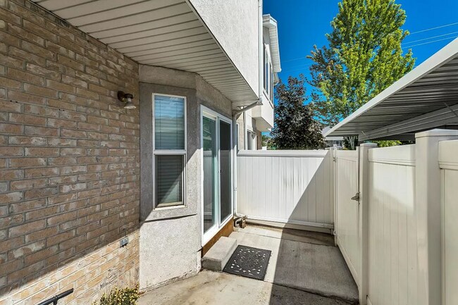 Building Photo - Available Now!   4 bedrooms, 3 1/2 baths P...