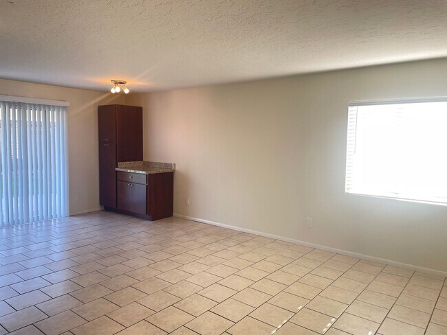 Building Photo - COMMUNITY POOLS-3 Bedroom/2 Bath in Dobson Ranch
