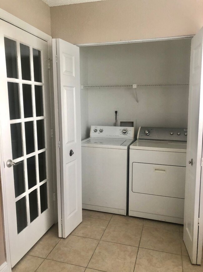 Building Photo - APARTMENT FOR RENT IN THE BEST AREA OF ORLANDO