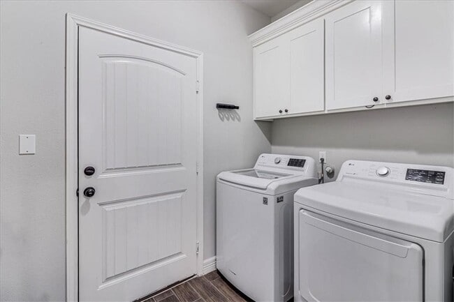 Building Photo - 3833 Pennine Way